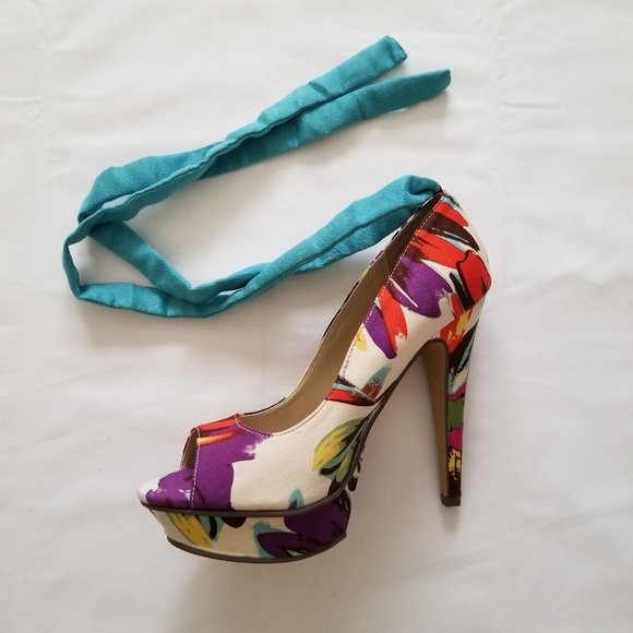 Michael Antonio Women's Floral Kaula Open Toe Pump - Picture 12 of 15